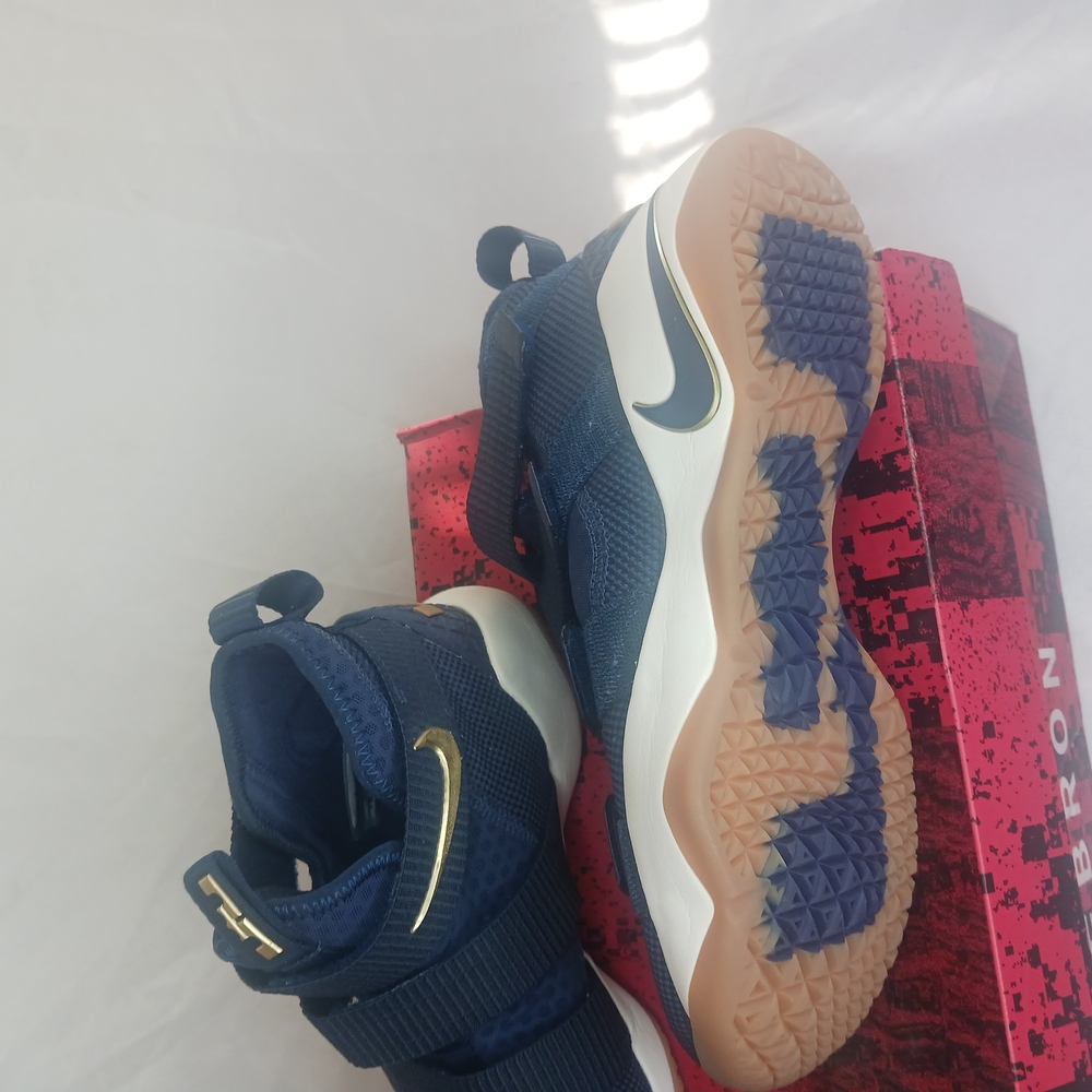 Nike LeBron Soldier 11  Basketball Shoes NEW - Picture 5 of 8